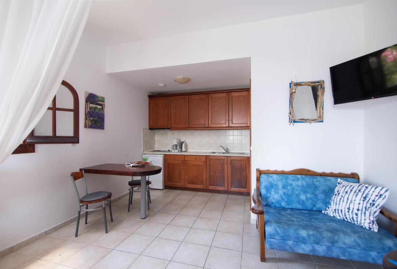 Giorgos Apartments Дасія Екстер'єр фото
