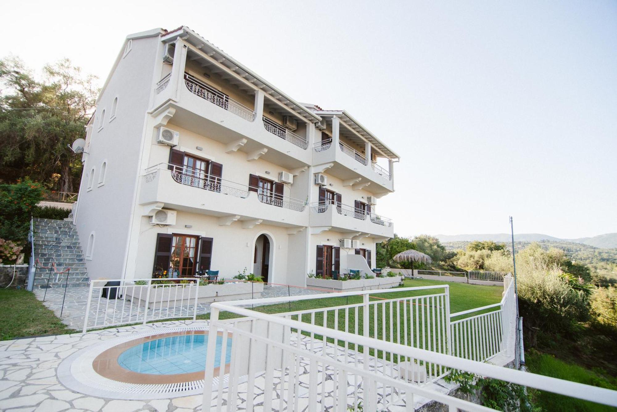 Giorgos Apartments Дасія Екстер'єр фото