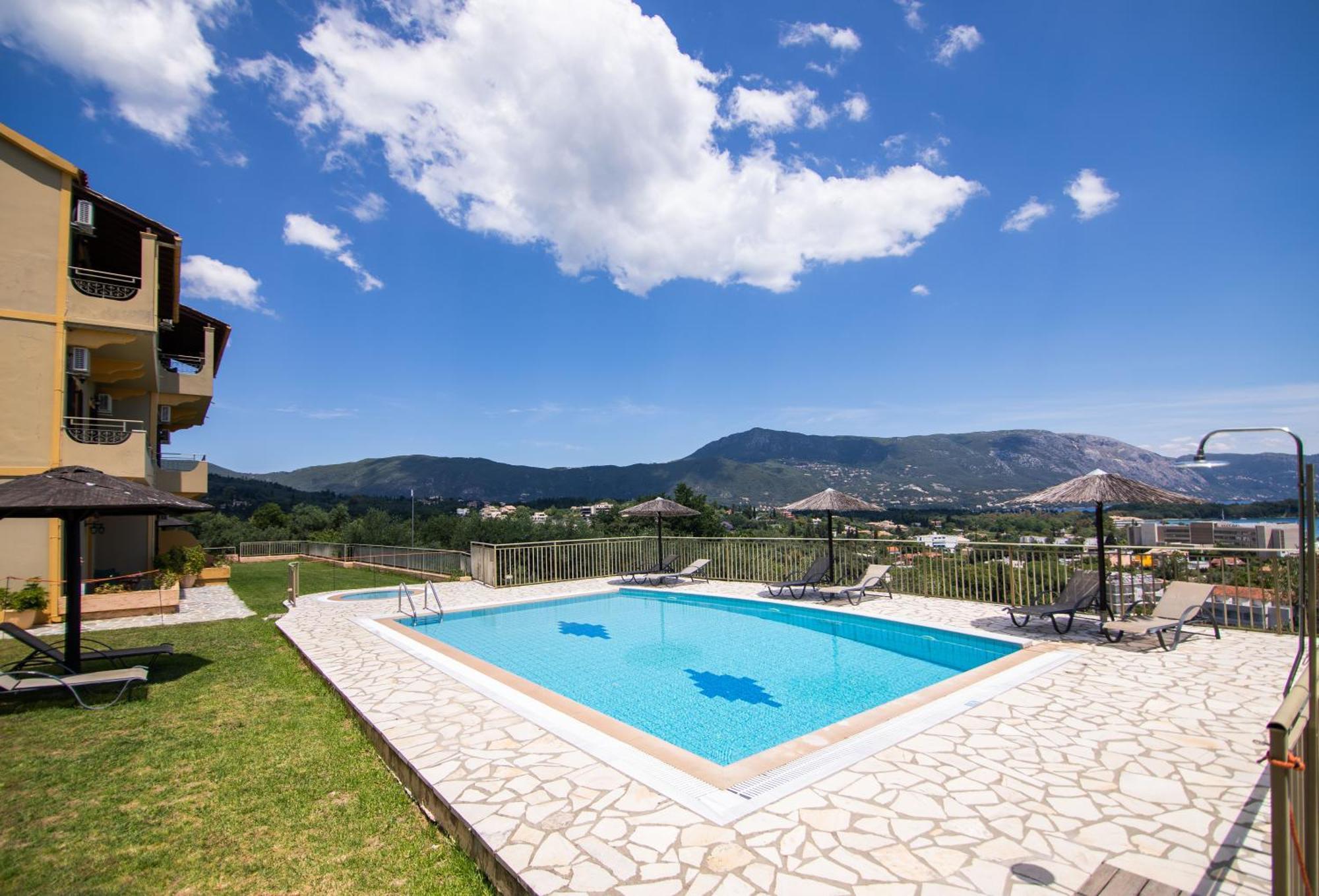 Giorgos Apartments Дасія Екстер'єр фото