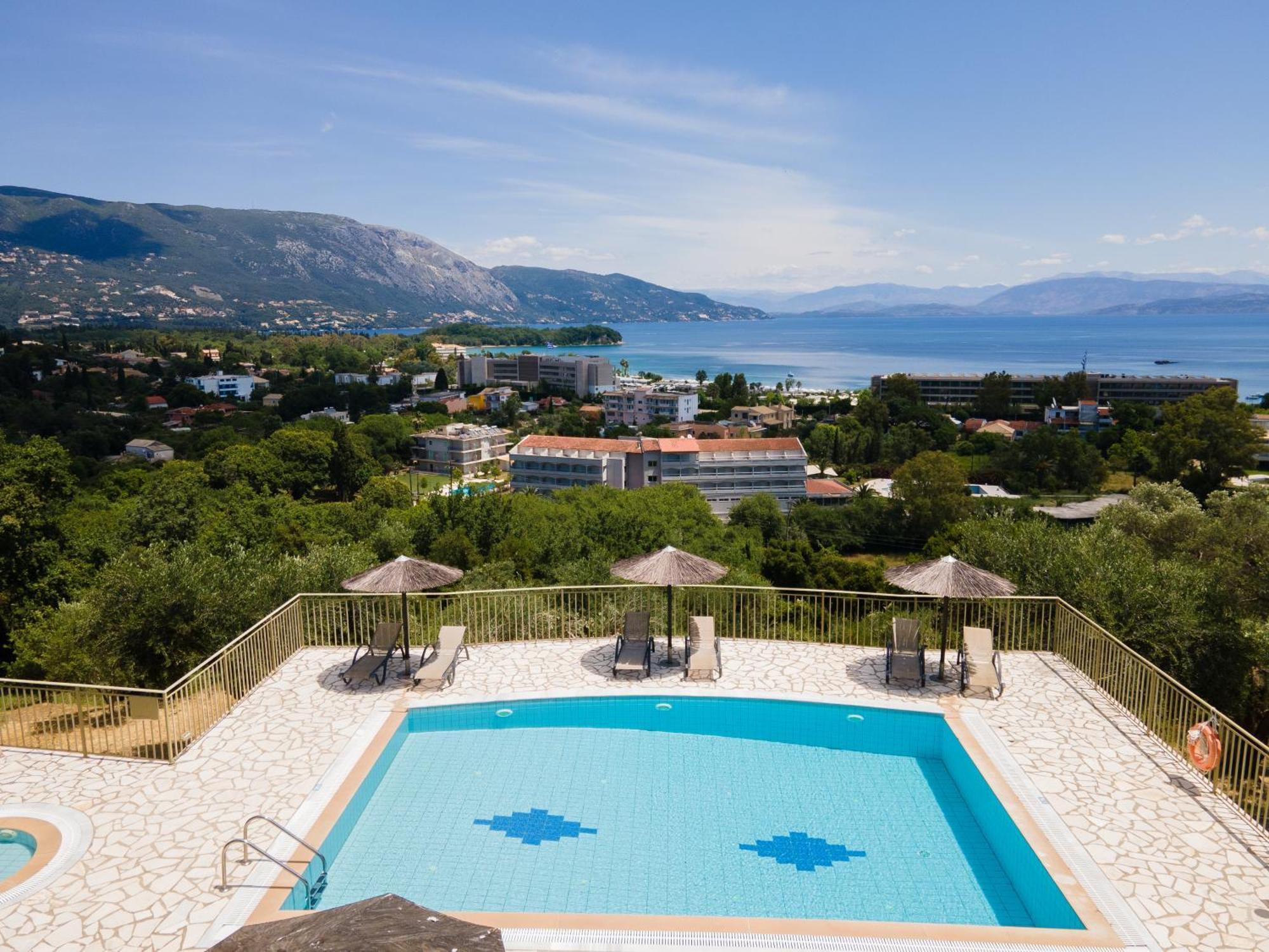 Giorgos Apartments Дасія Екстер'єр фото