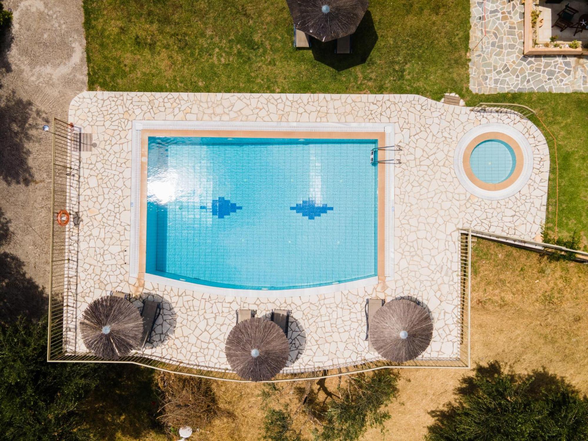 Giorgos Apartments Дасія Екстер'єр фото